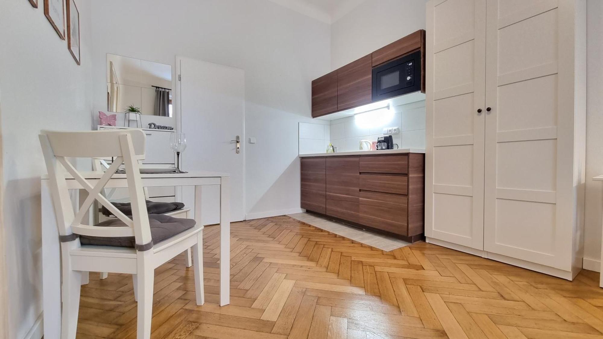 Finnem Rentals Florenc Прага Экстерьер фото
