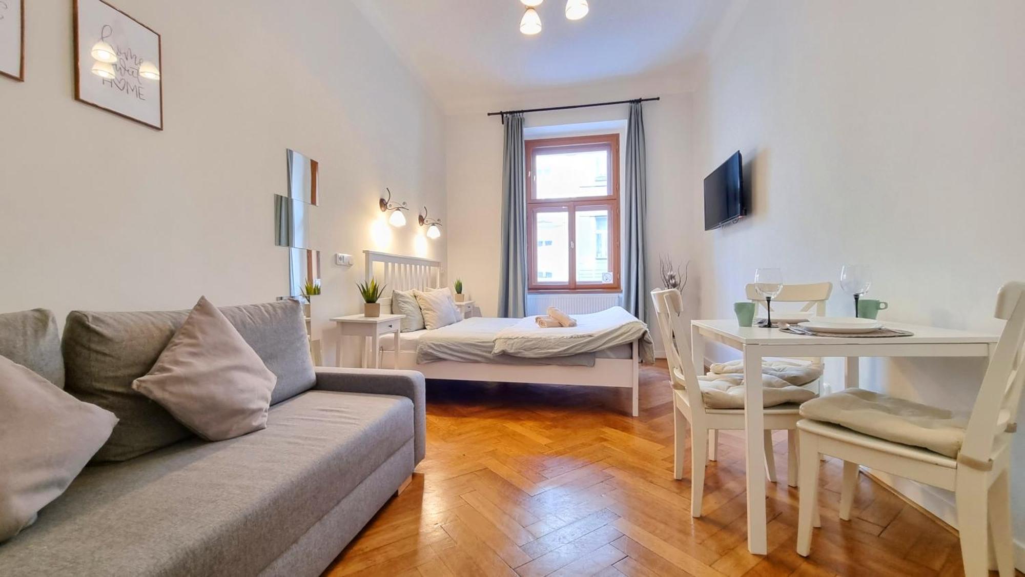 Finnem Rentals Florenc Прага Экстерьер фото