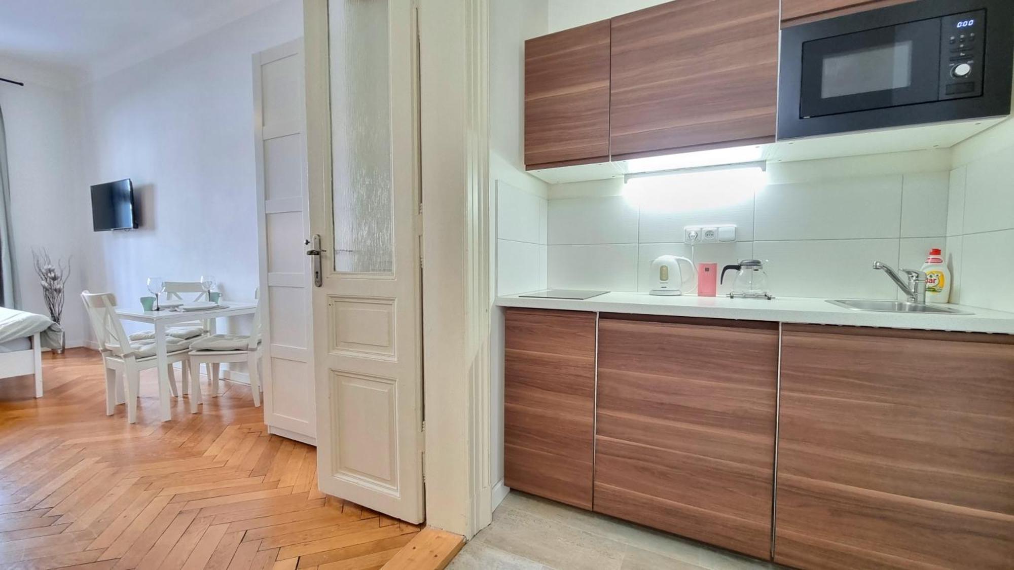 Finnem Rentals Florenc Прага Экстерьер фото