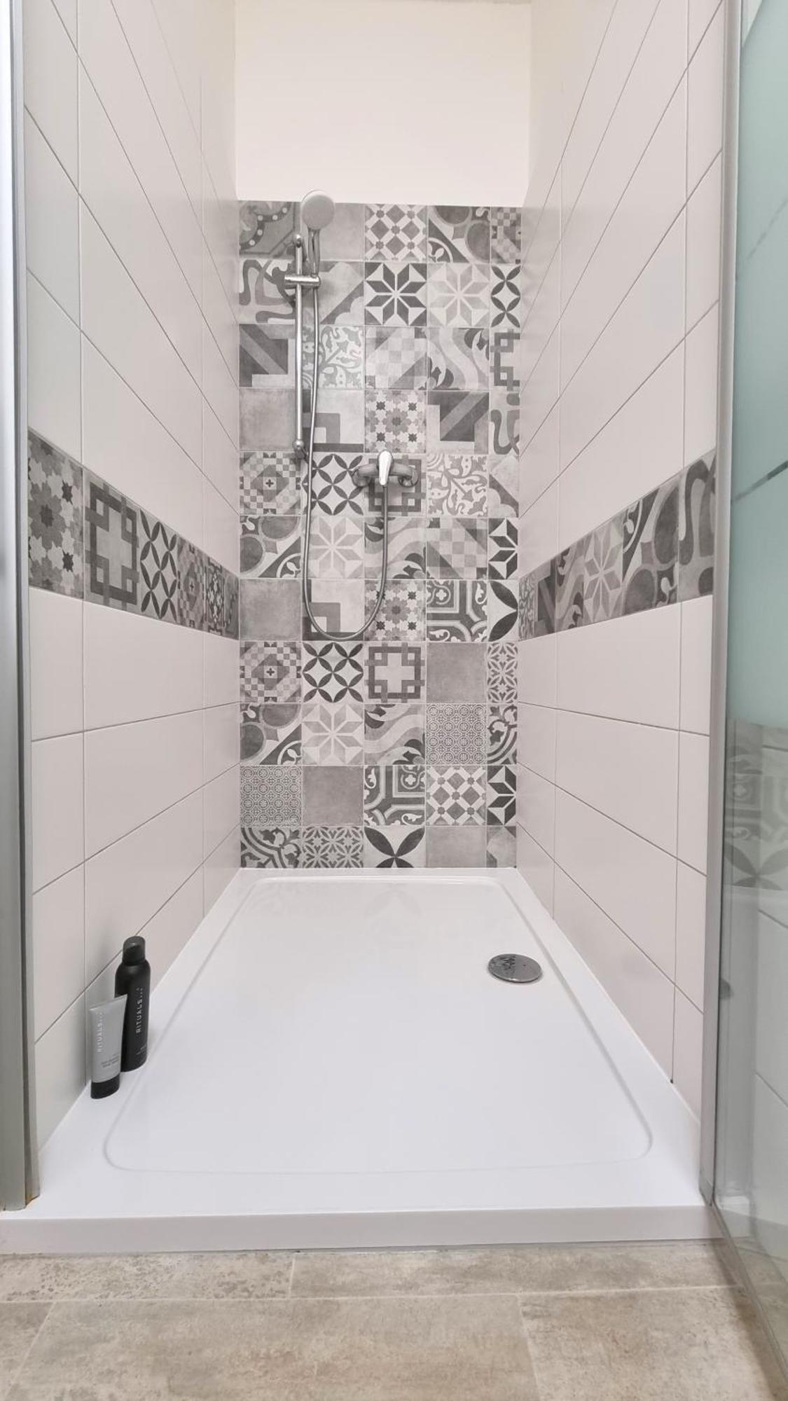 Finnem Rentals Florenc Прага Экстерьер фото