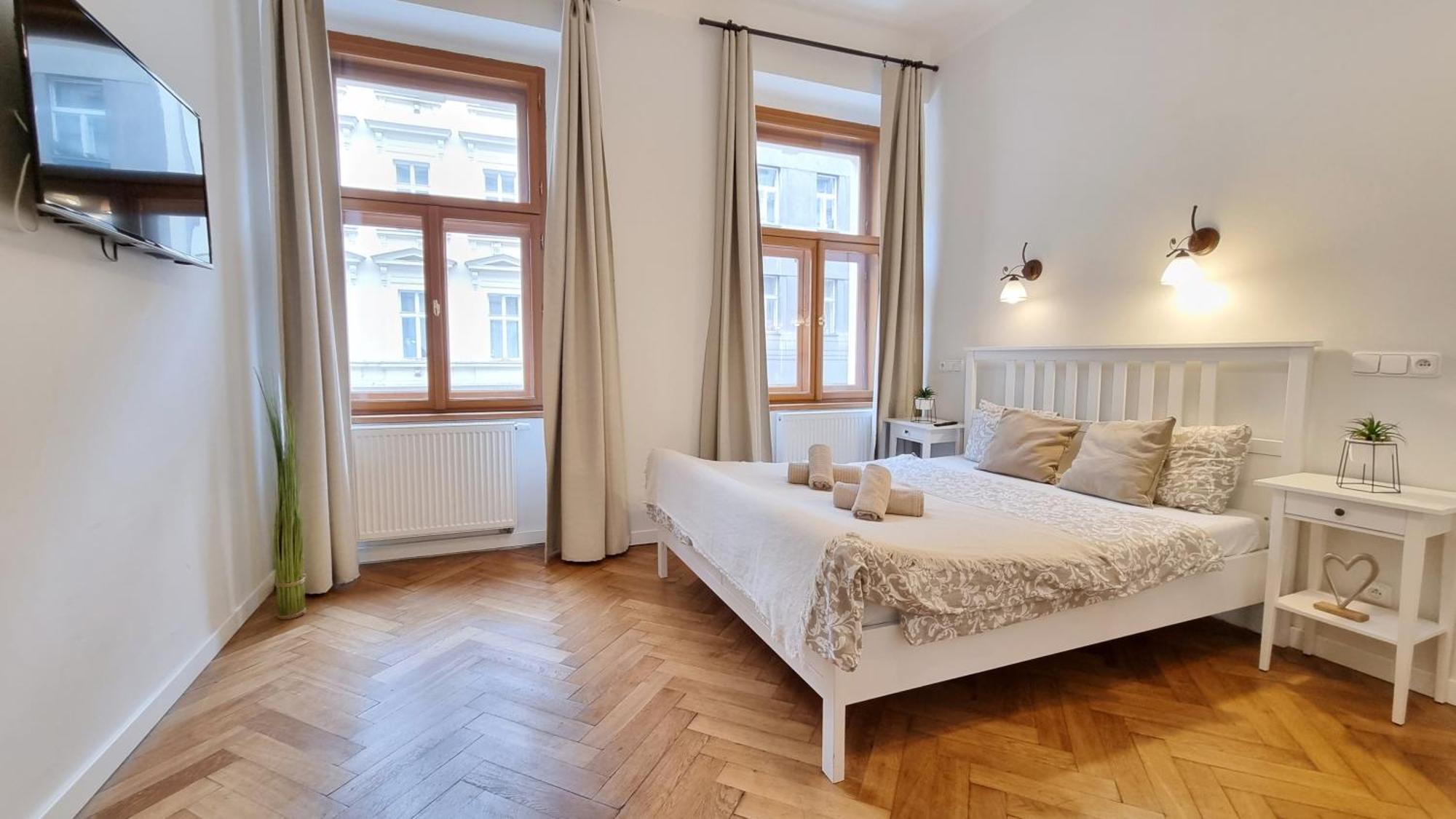 Finnem Rentals Florenc Прага Экстерьер фото