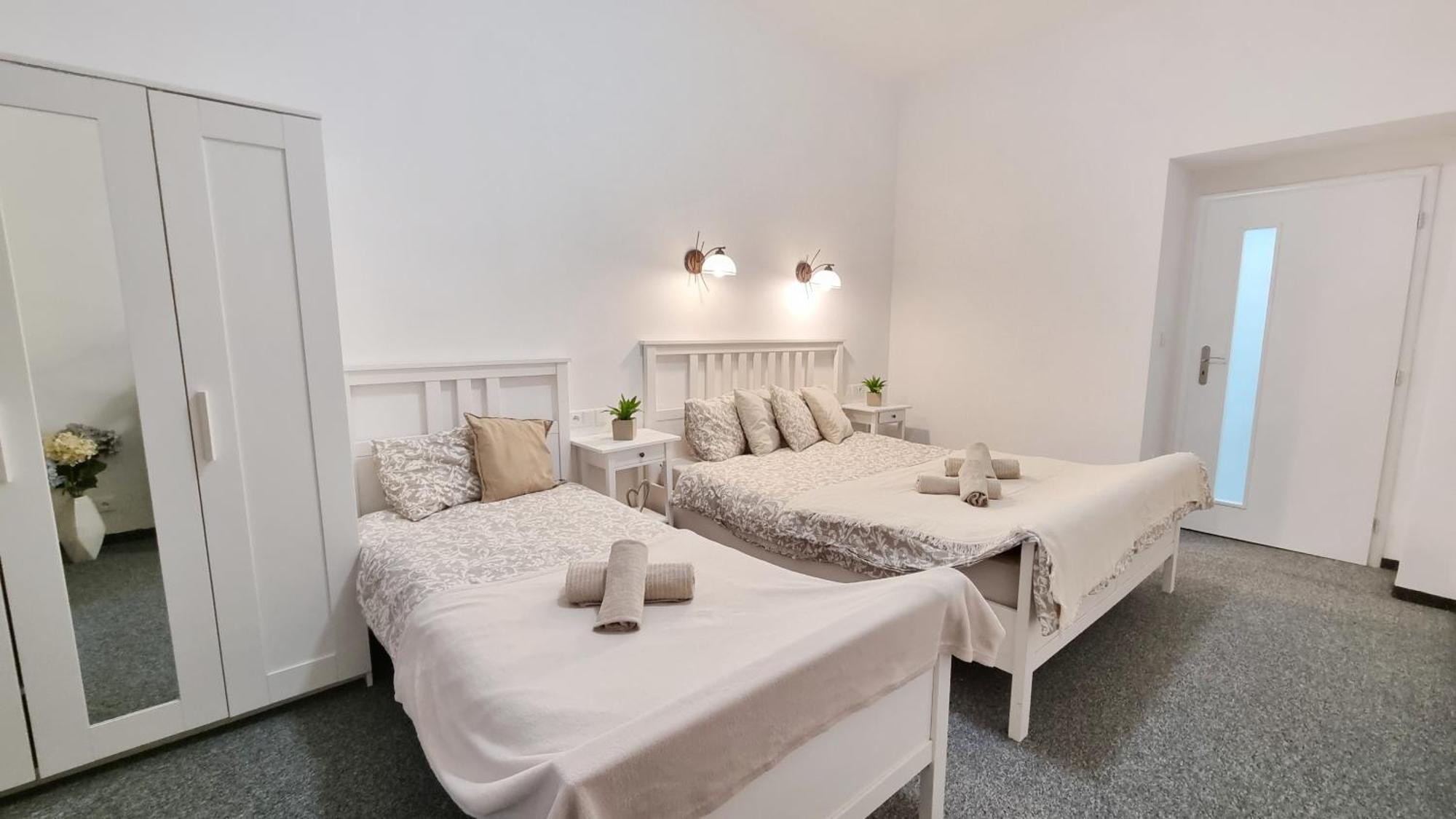 Finnem Rentals Florenc Прага Экстерьер фото